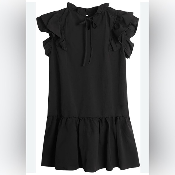 Dresses & Skirts - Black Ruffled Dress